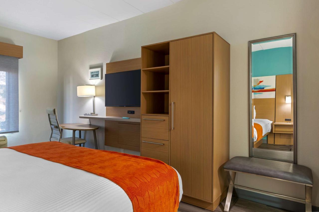 Best Western Plus Executive Hotel Richmond Dumbarton Ngoại thất bức ảnh